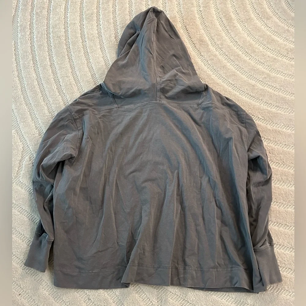 Free People FP Movement Hot Shot Hooded Layer in Gunmetal Grey - S